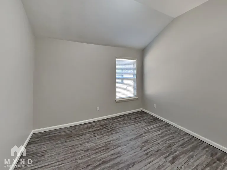 1003 Merlin Dr — Photo 16