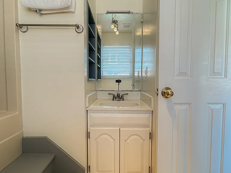 519 W 20th St — Photo 35