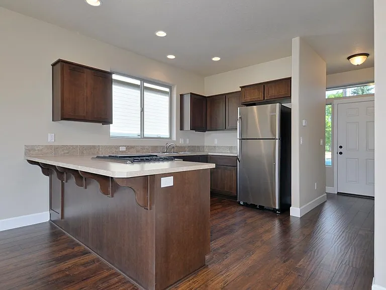 228 SE Maple St — Photo 4