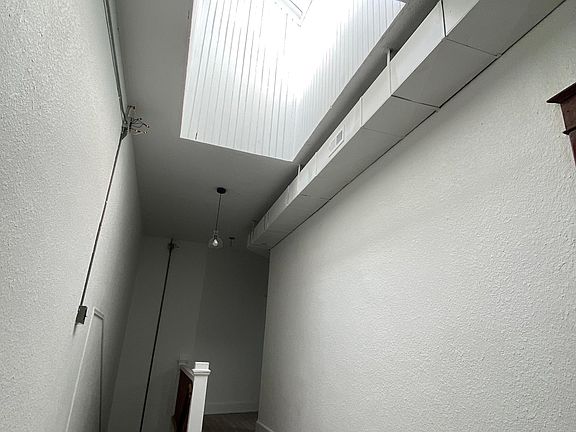 3rd image of 820 6th St