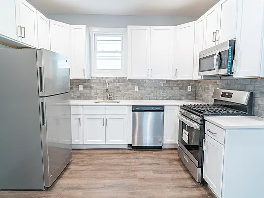135 Fabyan Pl — Photo 3