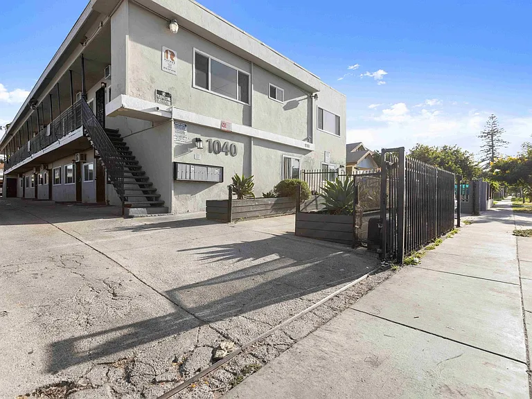 (Ar/Jo/Em:C) 1040 W. 91st Street — Photo 20