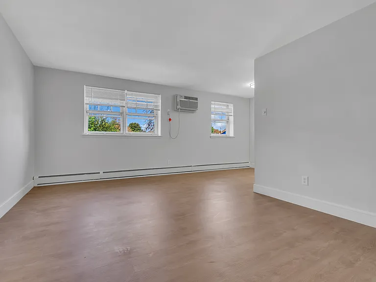 Lancaster Court Apartments — Photo 23
