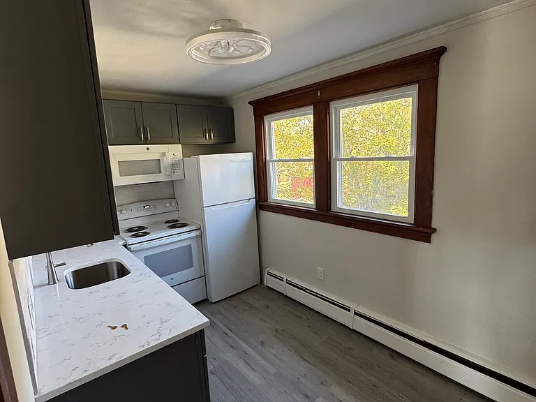 1 Spithead Rd #B — Photo 2