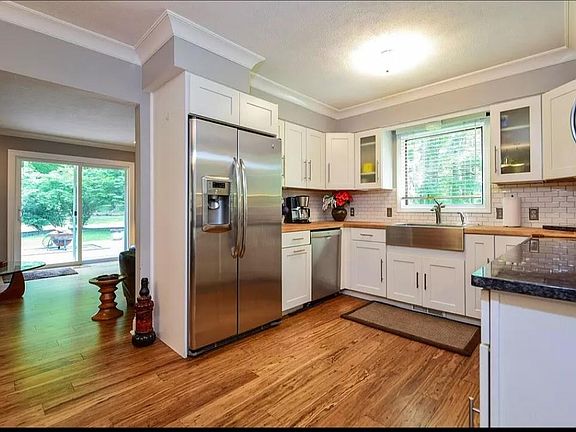 beautiful updated kitchen, additional pantry not pictured