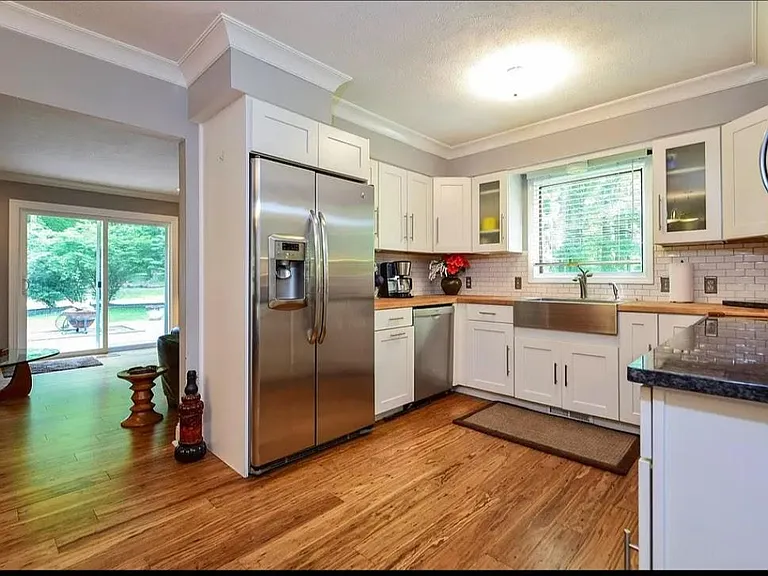 beautiful updated kitchen, additional pantry not pictured