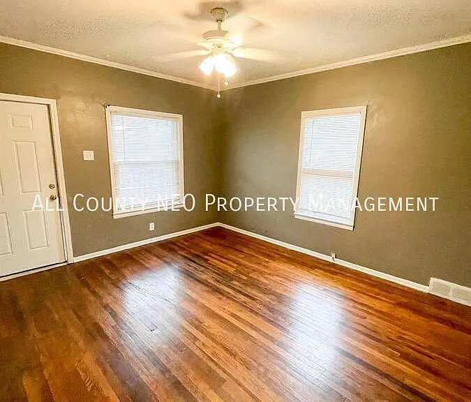 13305 Durkee Ave #DOWN — Photo 2