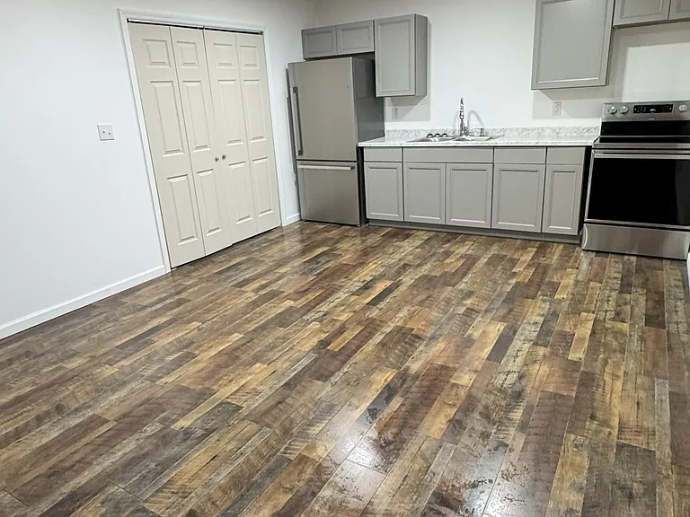 225 N Frisco St — Photo 3
