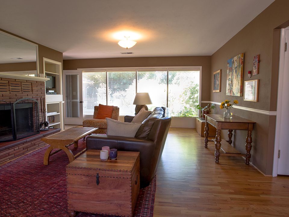 2nd image of 1624 Lenora Dr