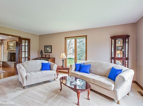 3rd image of 18 Cambridge Dr