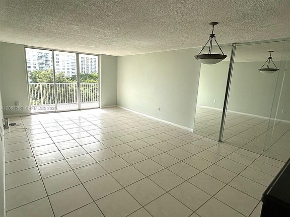 4th image of 2801 NE 183rd St APT 508W