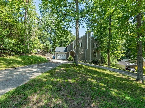 2nd image of 112 Brandon Ln