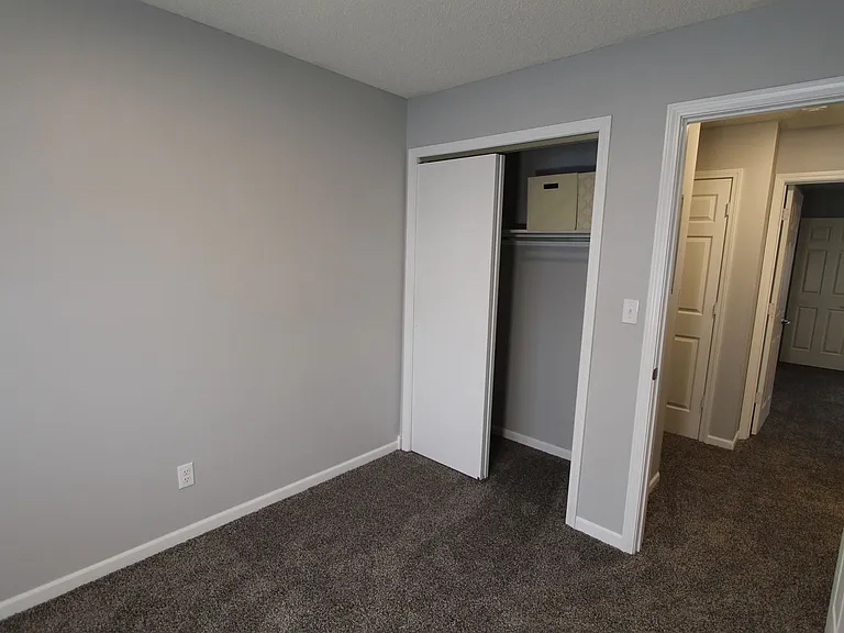 The Warwick of Norfolk. Now leasing updated 1, 2 bedroom apartments and 3 bedroom townhomes! — Photo 40