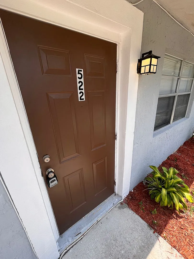 Stunning 2/1 for Rent! — Photo 4