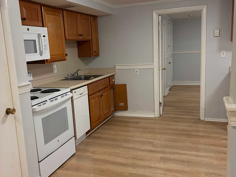 27 Elmwood Park #6 — Photo 8