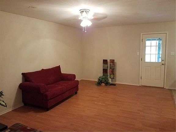 5th image of 621 Crosby Ave
