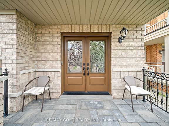 3rd image of 14 Dovehaven Cres