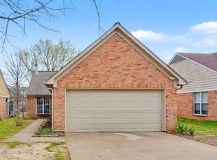 5364 Payton Dr W, Southaven, MS 38671