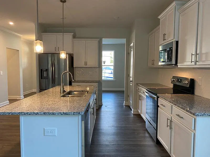 3 bed, 2.5 bath, 1800 sqft, $2,170 — Photo 4