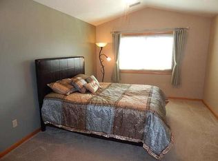 18600 Brookfield Lake Dr, Brookfield, WI 53005