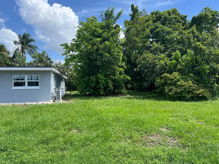 2148 Aldridge Ave — Photo 3