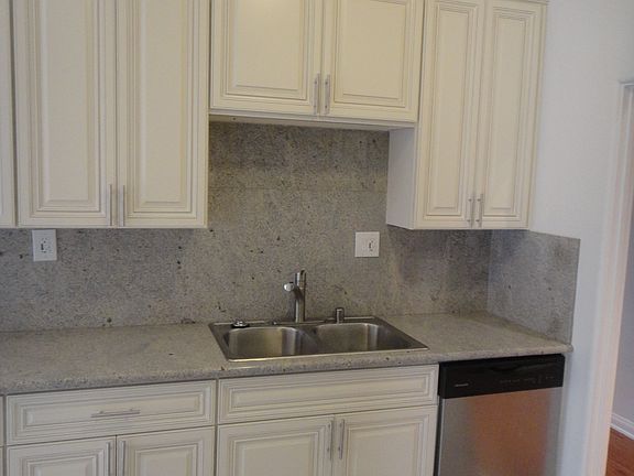 4th image of 449 N Spaulding Ave