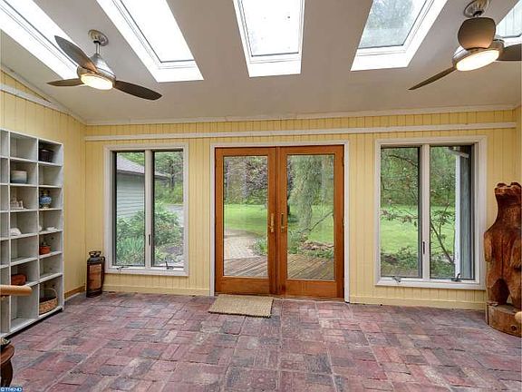 4th image of 217 Woodland Dr