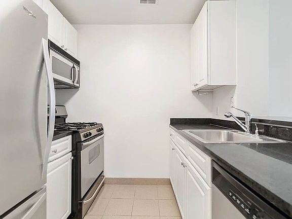 4th image of 1955 1st Ave #5110