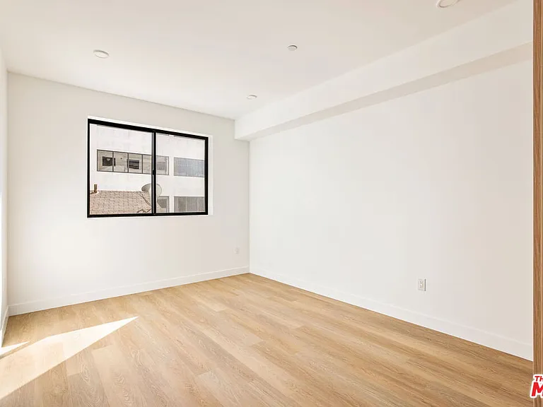 2361 Fox Hills Dr #201 — Photo 17