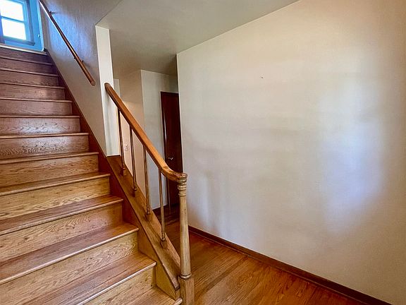 3rd image of 1902 Liberty Ln