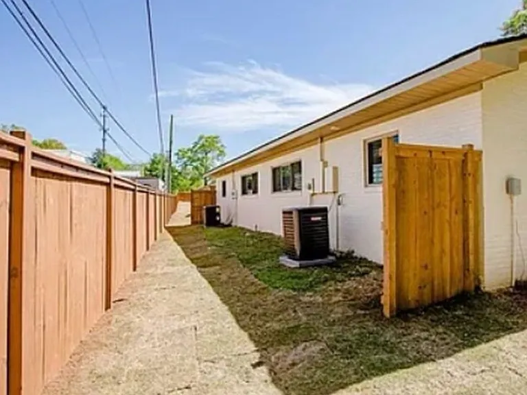 304 W College St #C — Photo 6