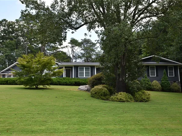 329 Arphenia Dr, West Union, SC 29696