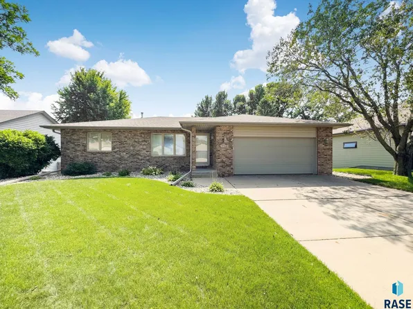 4413 E Scranton St, Sioux Falls, SD 57103