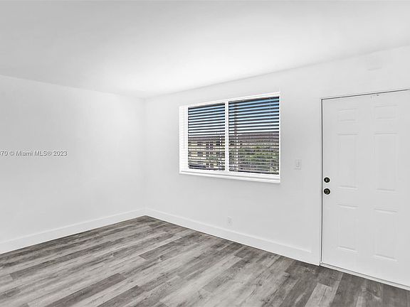 3rd image of 14190 W Dixie Hwy #15