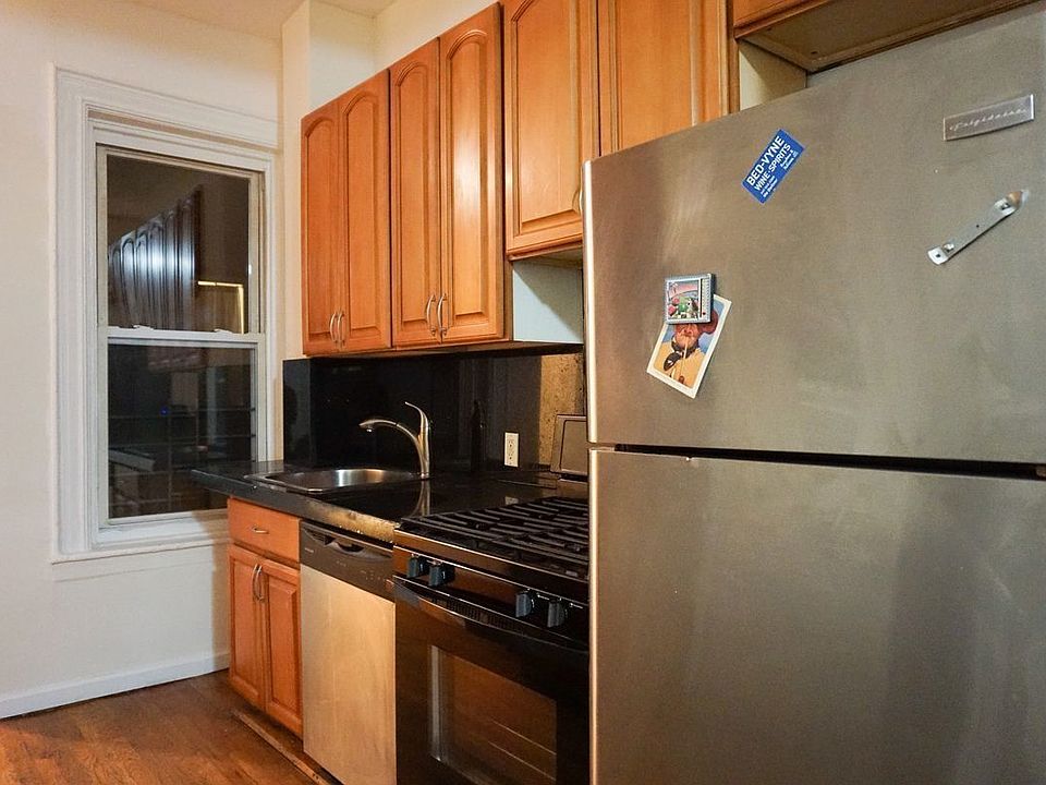 2nd image of 440 Madison St #1