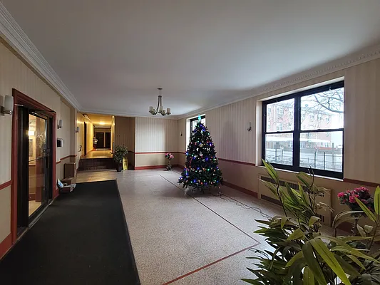 Rented by Bouklis Group | media 9