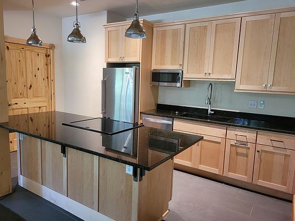 Full kitchen.
