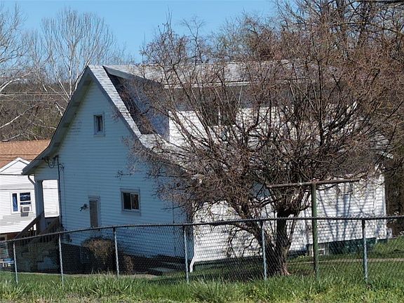 2nd image of 752 Crawford Rd