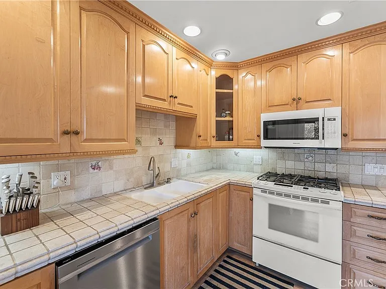 4745 S La Villa Marina #J — Photo 6