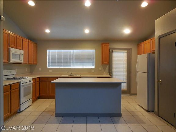 3rd image of 8821 Colorful Pines Ave