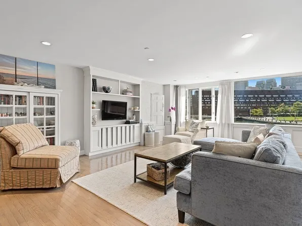 39 Commercial Wharf APT 1, Boston, MA 02110
