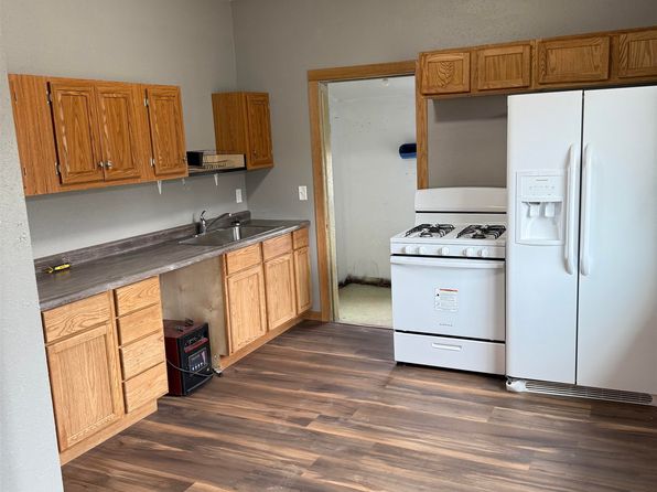 136 3rd Ave NW, Garrison, ND 58540