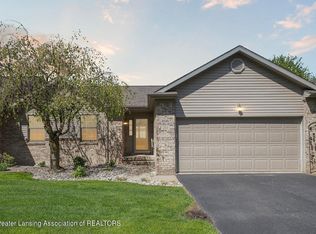 211 Emerald Dr #27, Charlotte, MI 48813
