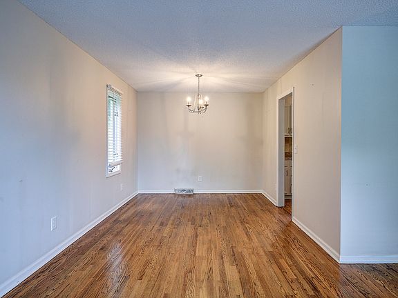 5th image of 6 Gatewood Dr
