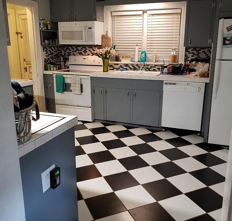 1st image of 2501 E 4th St
