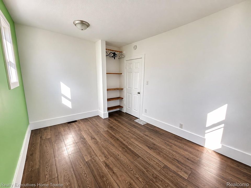 1030 Division St, photo 14