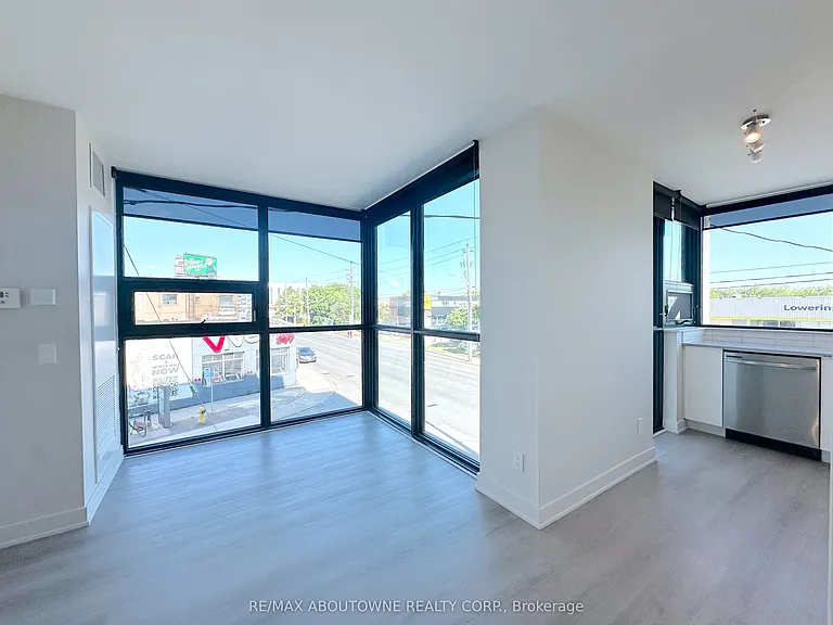 3385 Dundas St W #208 — Photo 3