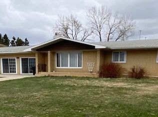 208 32nd Ave W, Williston, ND 58801
