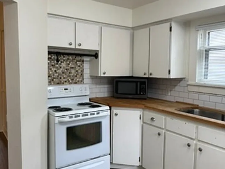 257 NE 7th Ave — Photo 4