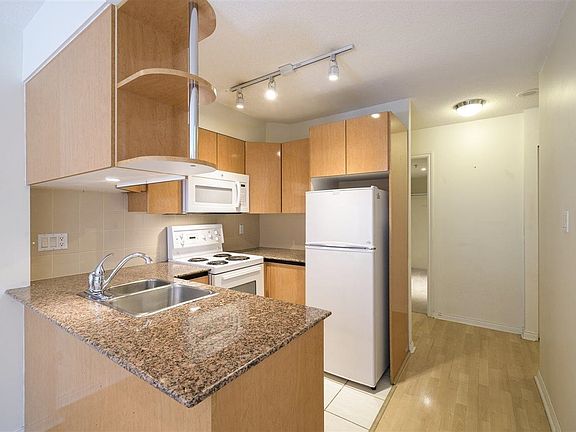 3rd image of 1189 Howe St #508
